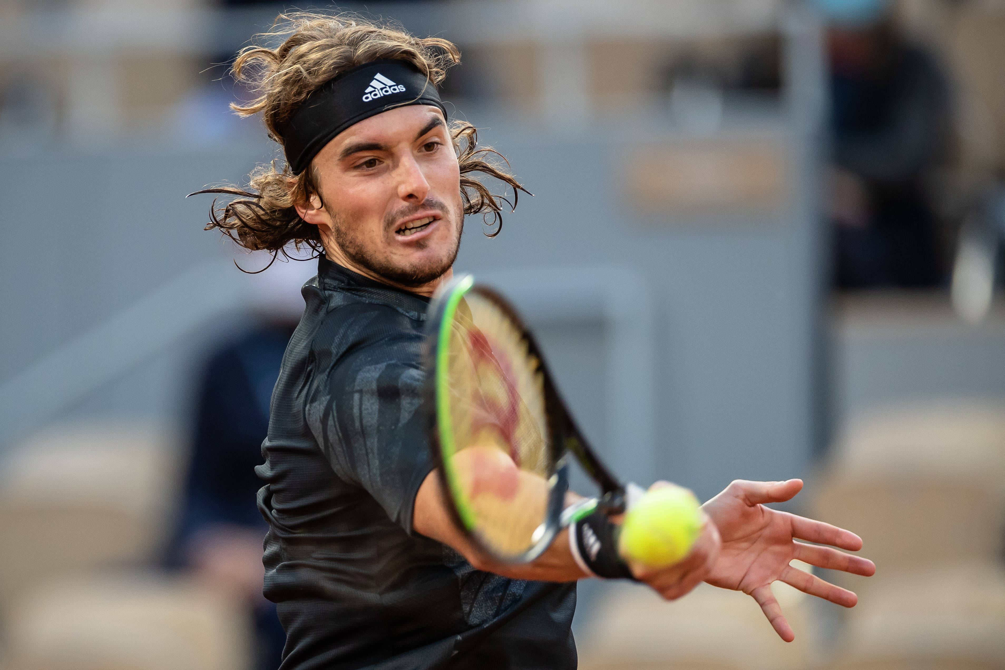 开云APP-西班牙网球队绝地反击法国网球队，西西帕斯爆发神勇的简单介绍