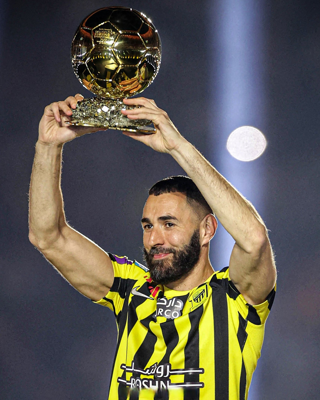 开云平台-包含国际米兰血洗马赛，本泽马惊艳世界的词条