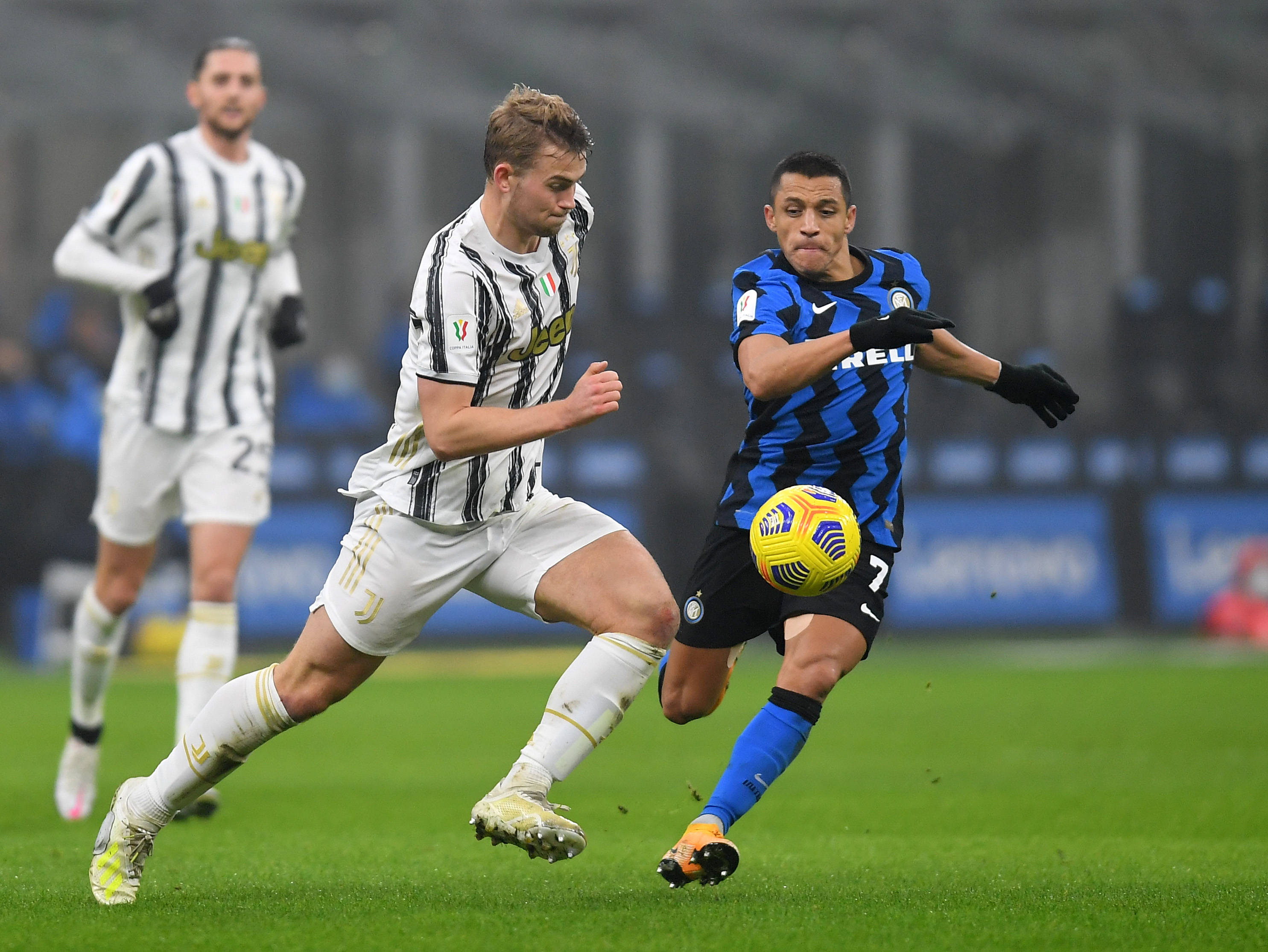 关于国际米兰轻取罗马，德利赫特高光表现的信息