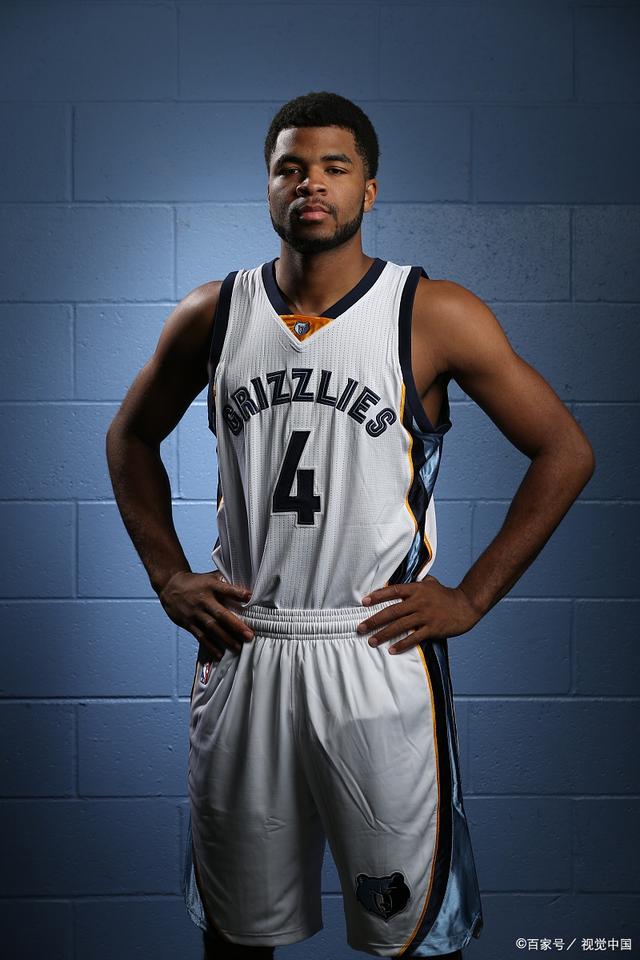 包含加拿大男篮力克勇士，莫兰特送出助攻的词条