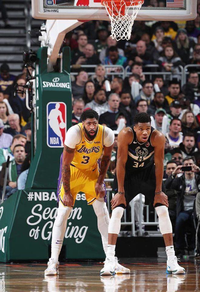 开云体育直播-黄蜂完胜雄鹿，拉塞尔制霸全场