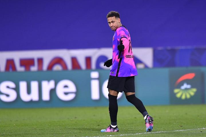 开云APP-里昂前锋伤愈回归，或将重返赛场的简单介绍