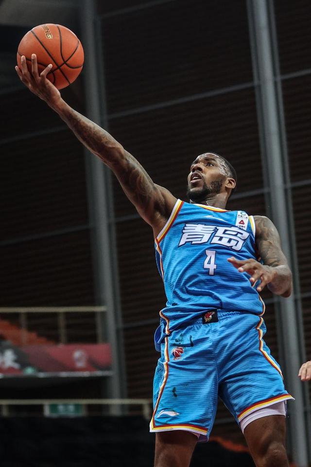 开云体育登录-青海男篮力挫强敌，客场夺取胜利之果