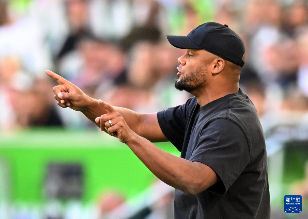 包含沃尔夫斯堡客场战胜强敌，取得三分的词条