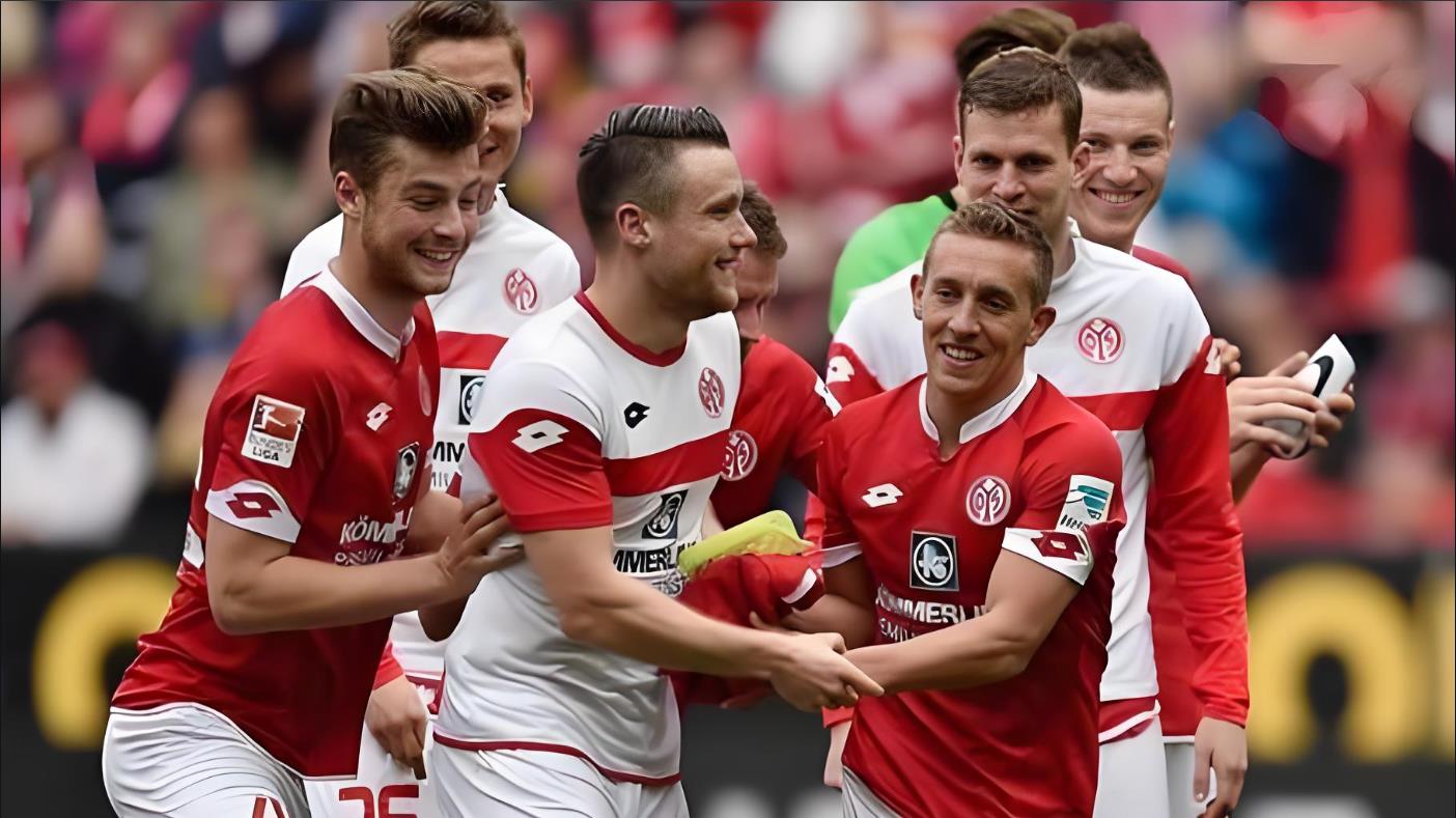 开云体育登录-门兴格拉德巴赫战斗力强劲！角逐托特纳姆热刺的简单介绍