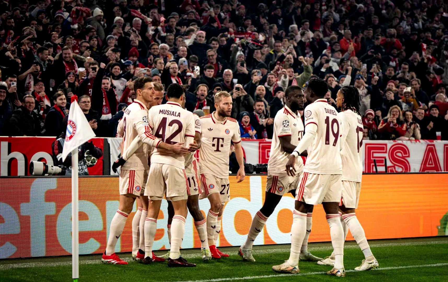 包含轮番比拼实力对垒,欧洲联赛球员拼尽全力的词条 包含轮番比拼实力对垒,欧洲联赛球员拼尽全力的词条