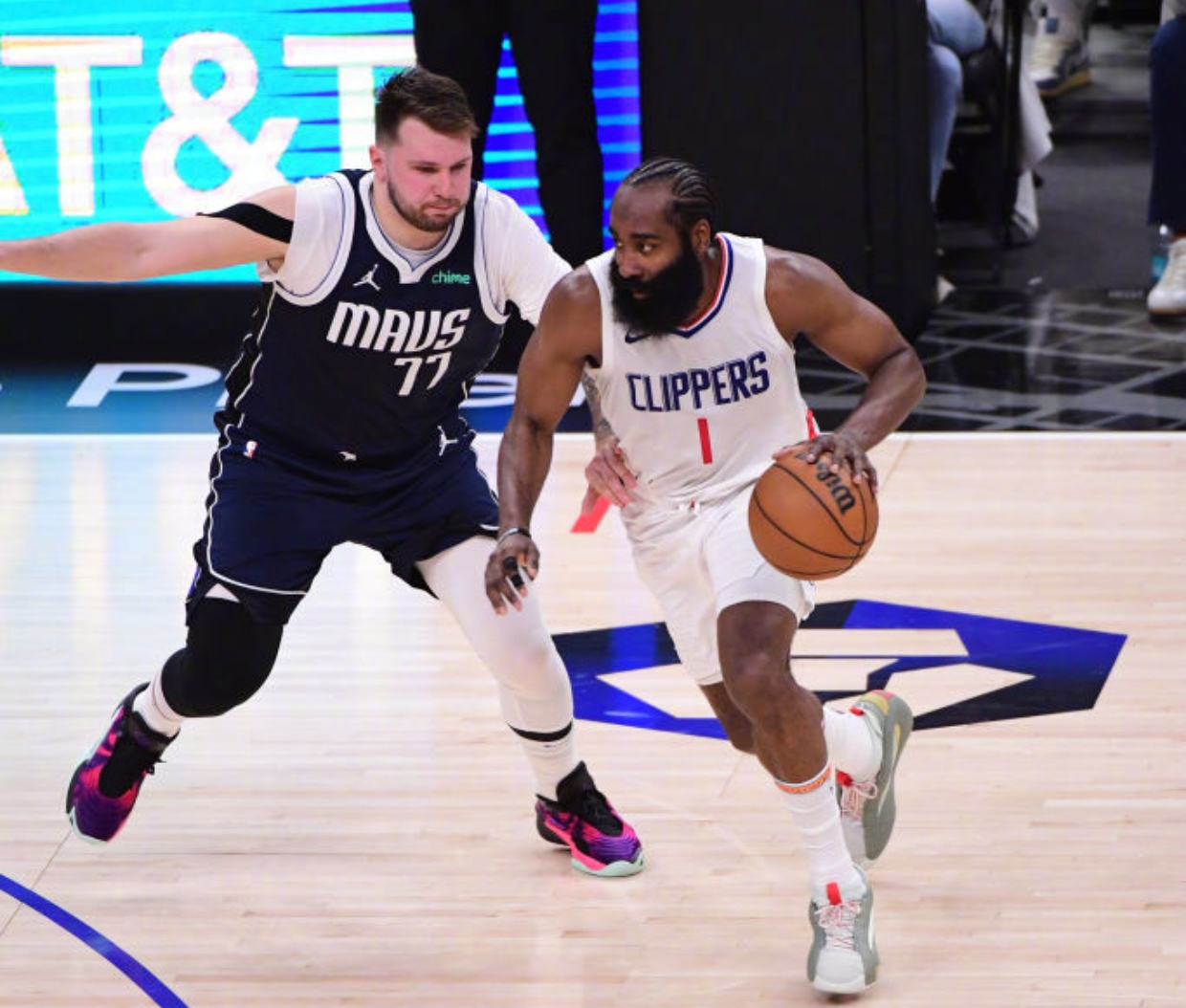 开云平台-关于独行侠vs活塞：莱昂纳德30+10，活塞逆转独行侠的信息