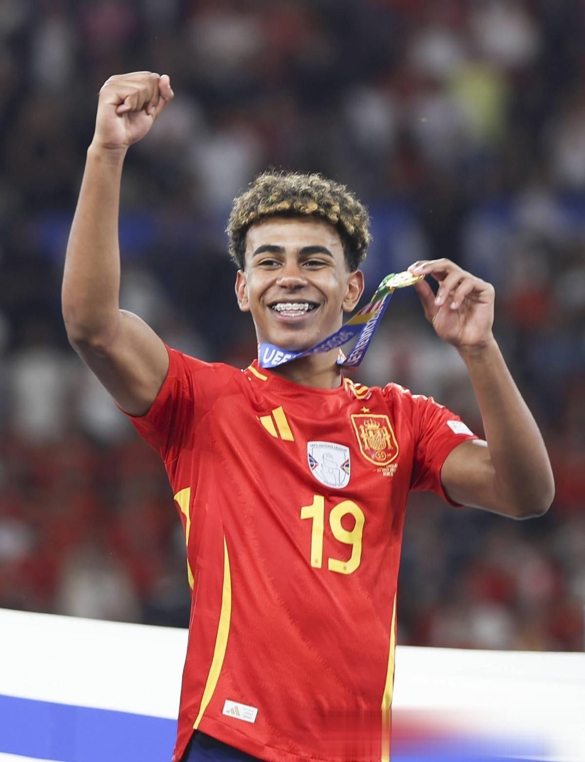 开云官网-关于巴西运动员勇夺亚军，表现令人期待的信息