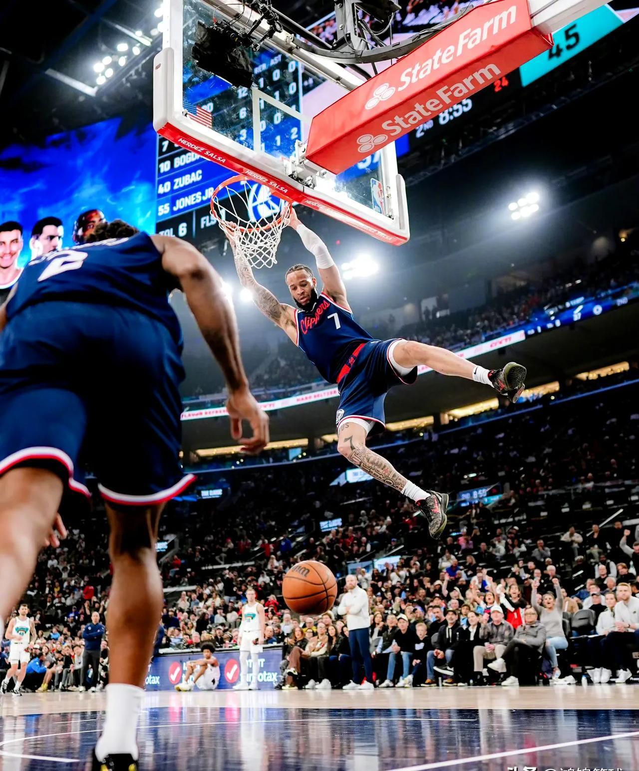 开云体育入口-包含火箭主场惨败快船，后卫三分手感低迷的词条