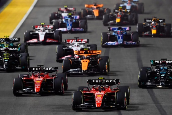 包含阿斯顿马丁鏖战索伯车队，皮亚斯特里惊艳四座的词条