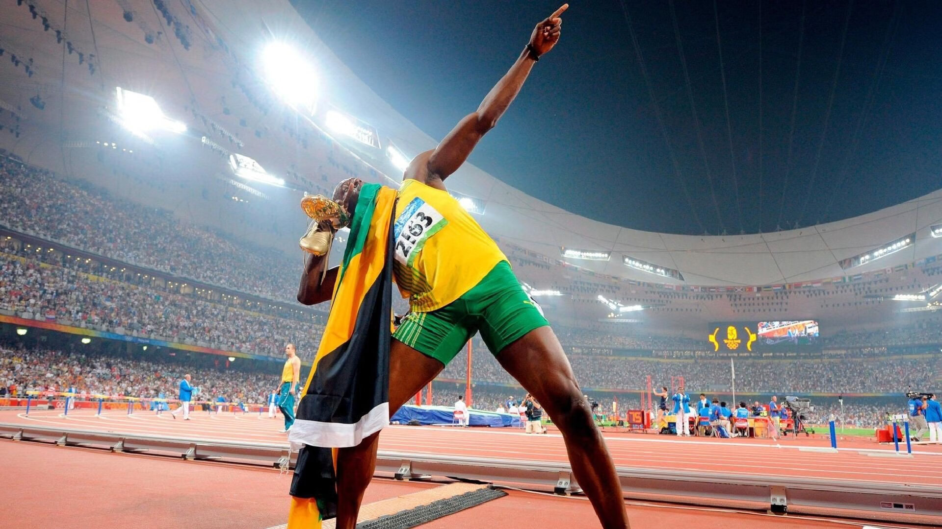 开云官网-2026世界杯之夜，当篮球传奇在绿茵场上挺身而出