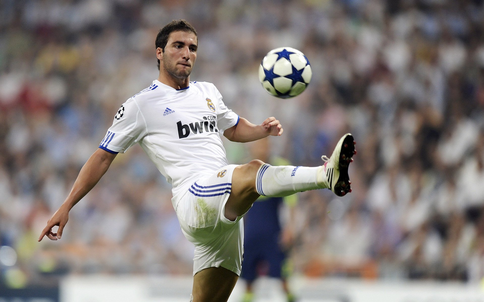 开云平台-总决赛之夜,乔治如何成为攻防转换的终极核心