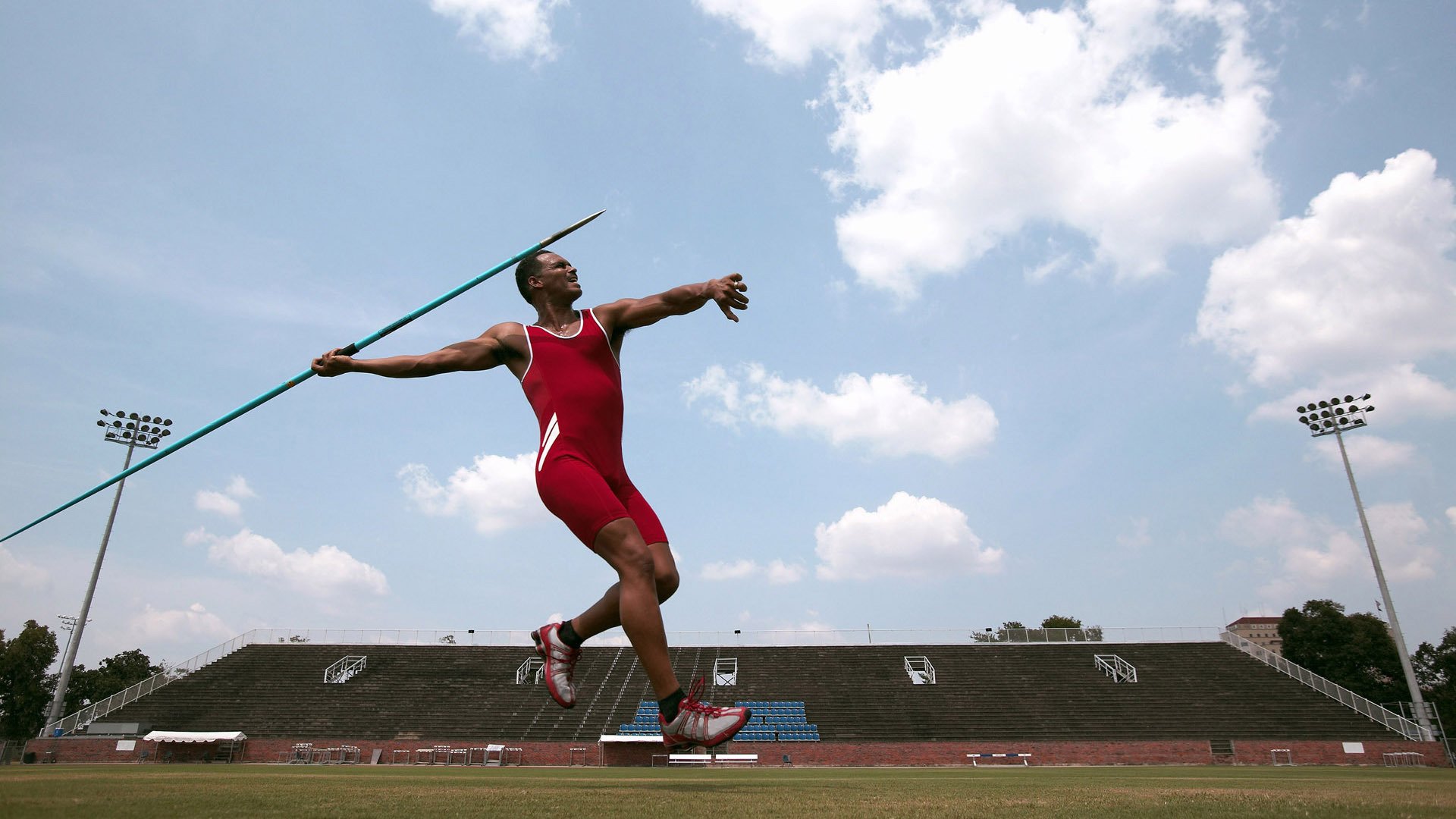 李梓嘉重炮点燃赛场，马来西亚队轻取泰国队展羽球强国底蕴